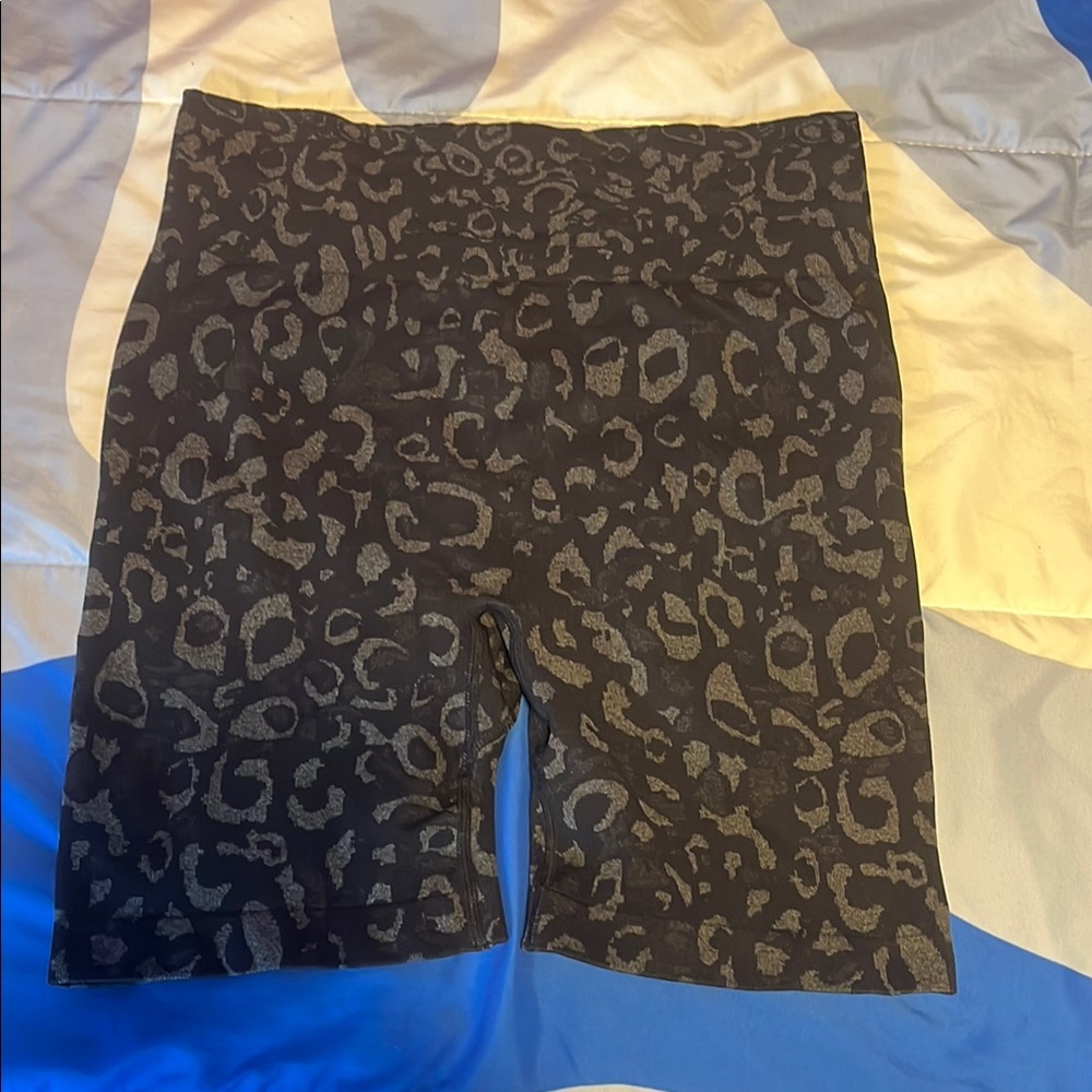 Womens Leopard Print Biker Shorts Size L